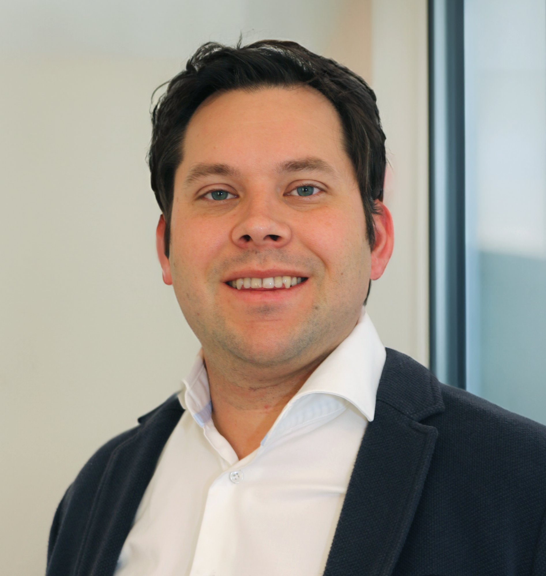 Portrait-mit-KI-Hintergründe_be Portrait-mit-KI-Hintergründe_be